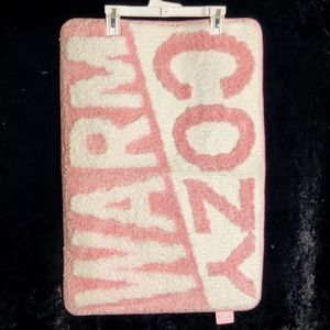 PINK warm and cozy bath mat
